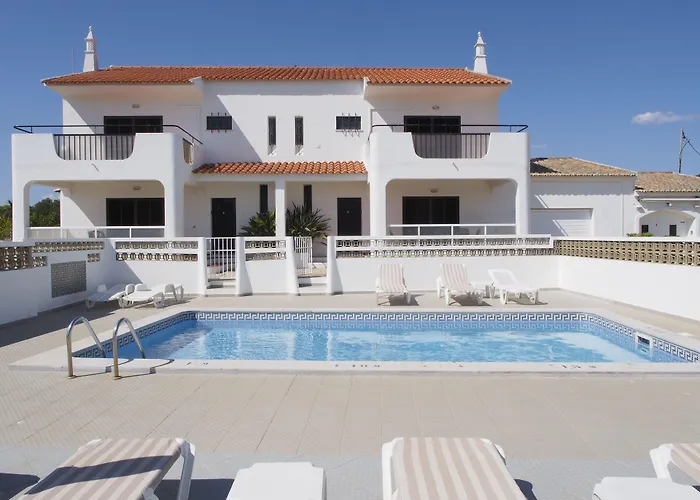 Parque Monte Αλμπουφέιρα